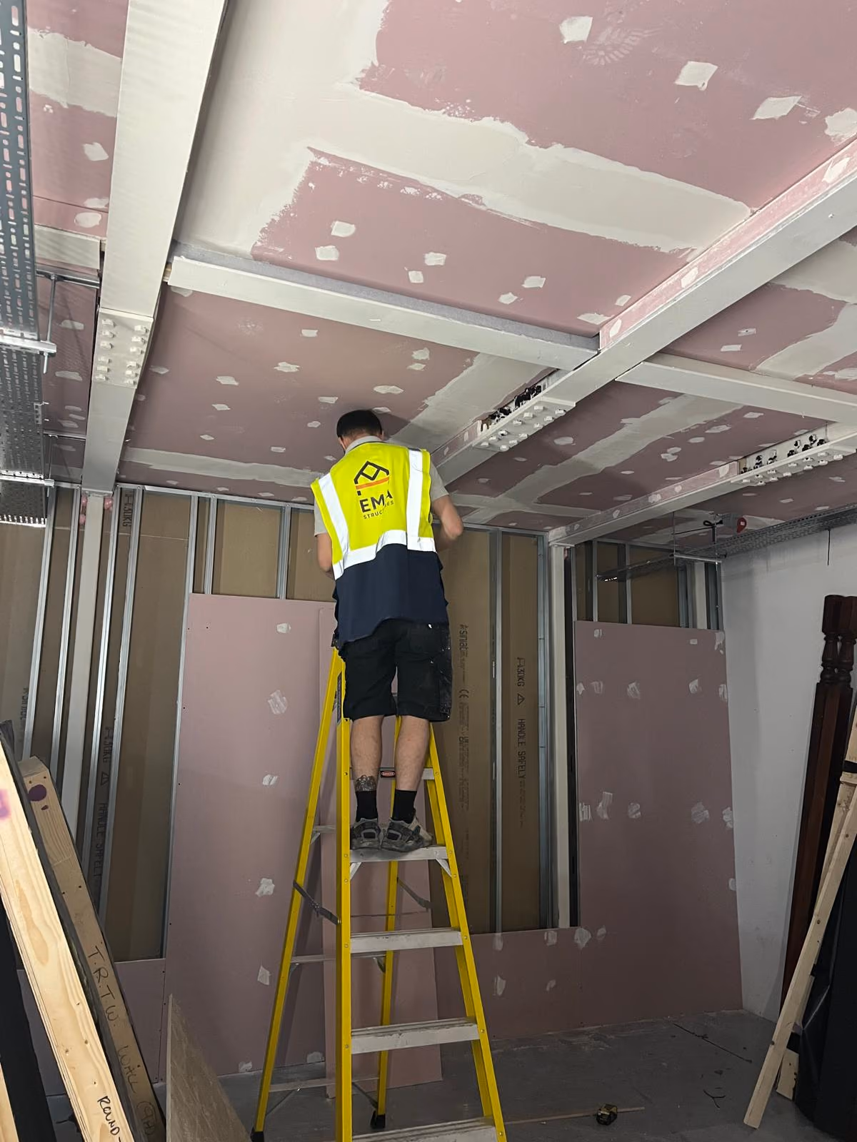 Mezzanine platform integrated into the multi-storey space